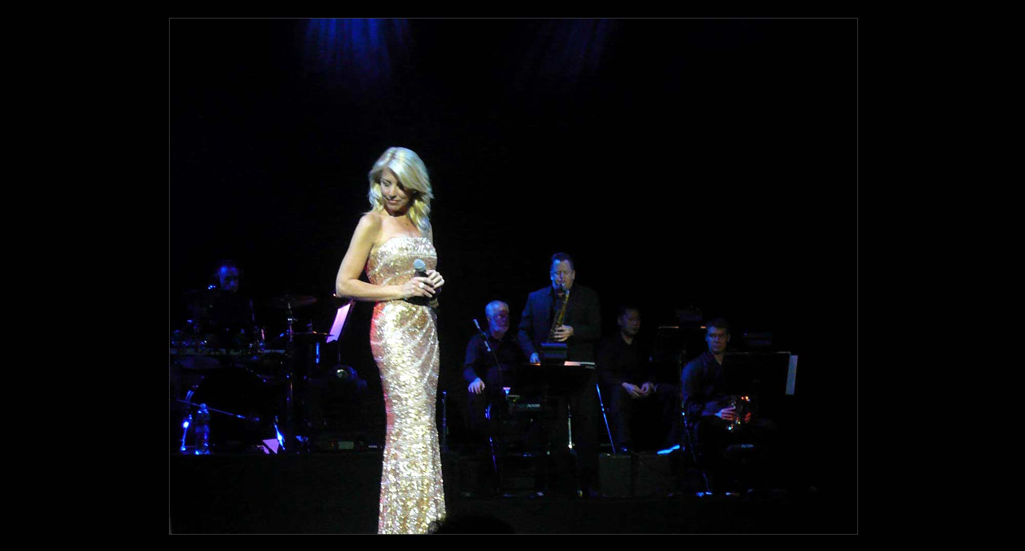 Belinda Marks performing