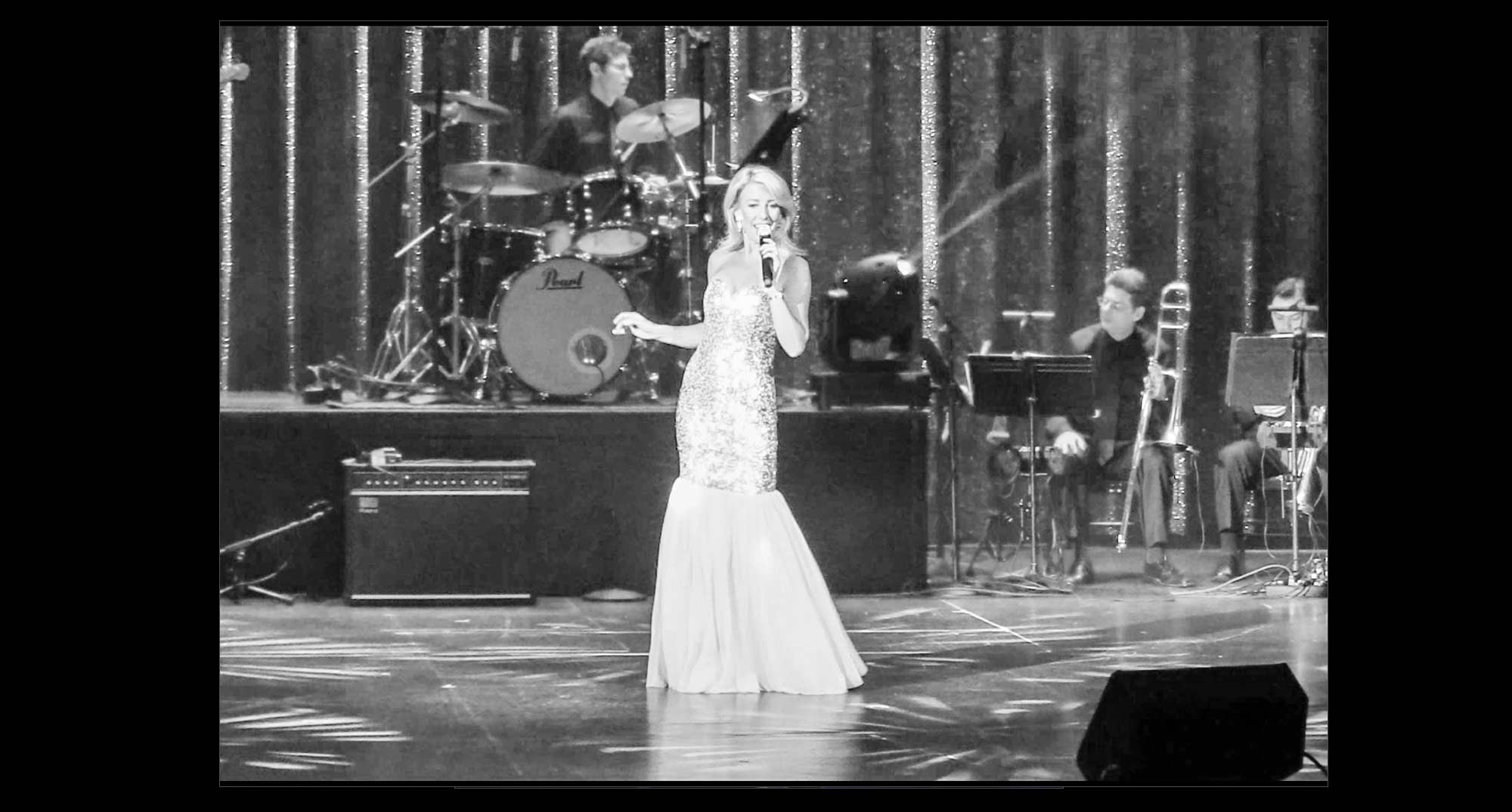 Belinda Marks performing