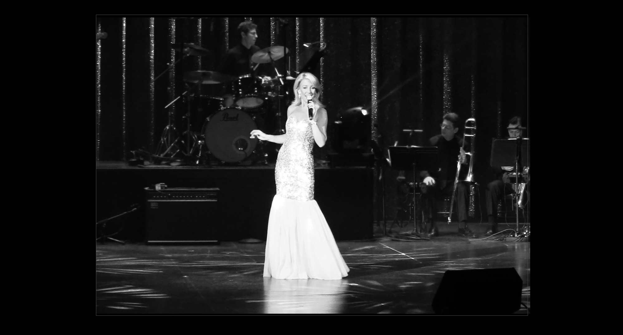 Belinda Marks performing