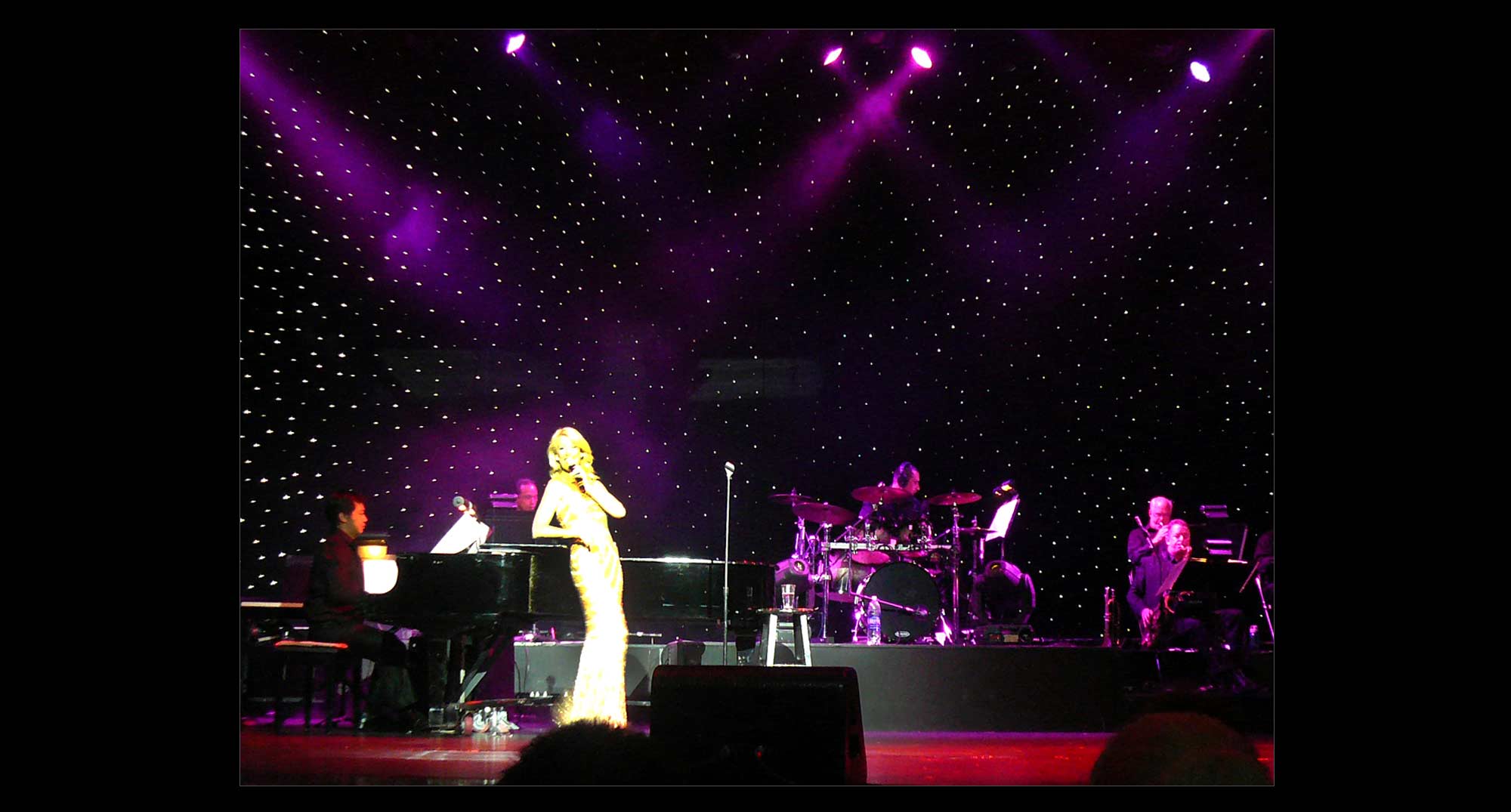 Belinda Marks performing